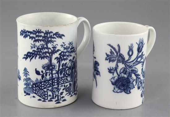 A Worcester plantation print blue and white mug and a Caughley floral spray blue and white mug, 12.5cm and 11.5cm
